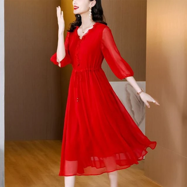 2024春夏季新款超仙洋气海边度假穿搭桑蚕红色连衣裙