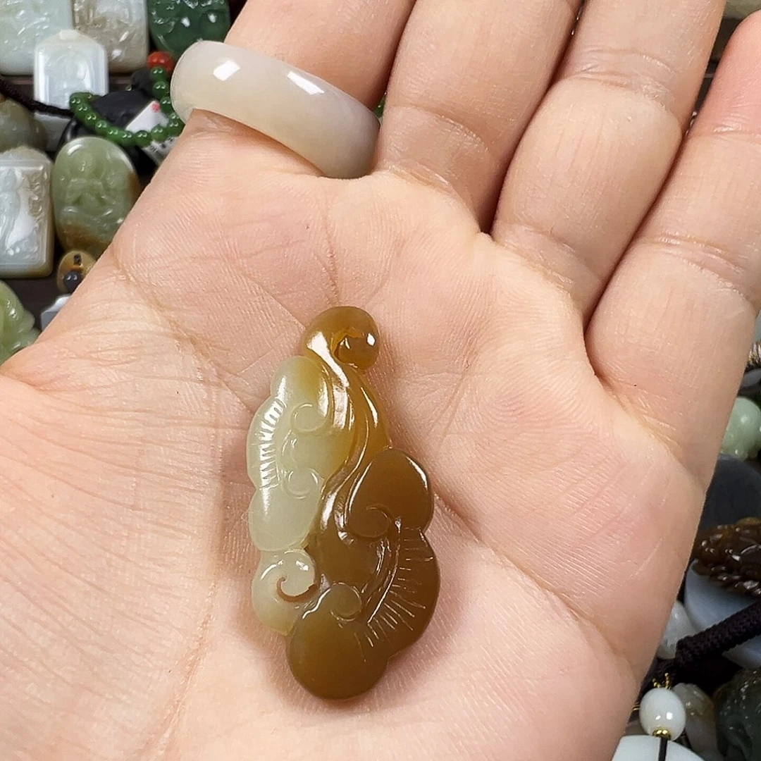 ****༻和田玉未镶嵌颈饰