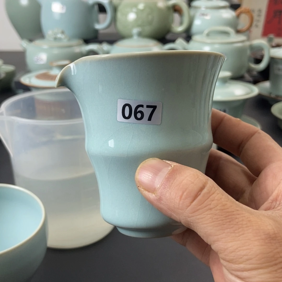 《***》微瑕天青釉手工竹节公道杯