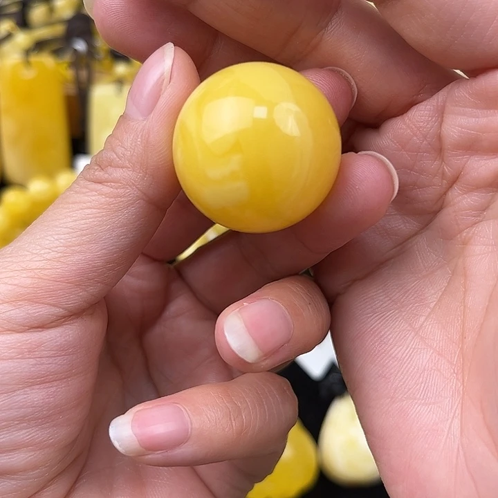 琥珀未镶嵌颈饰琥珀