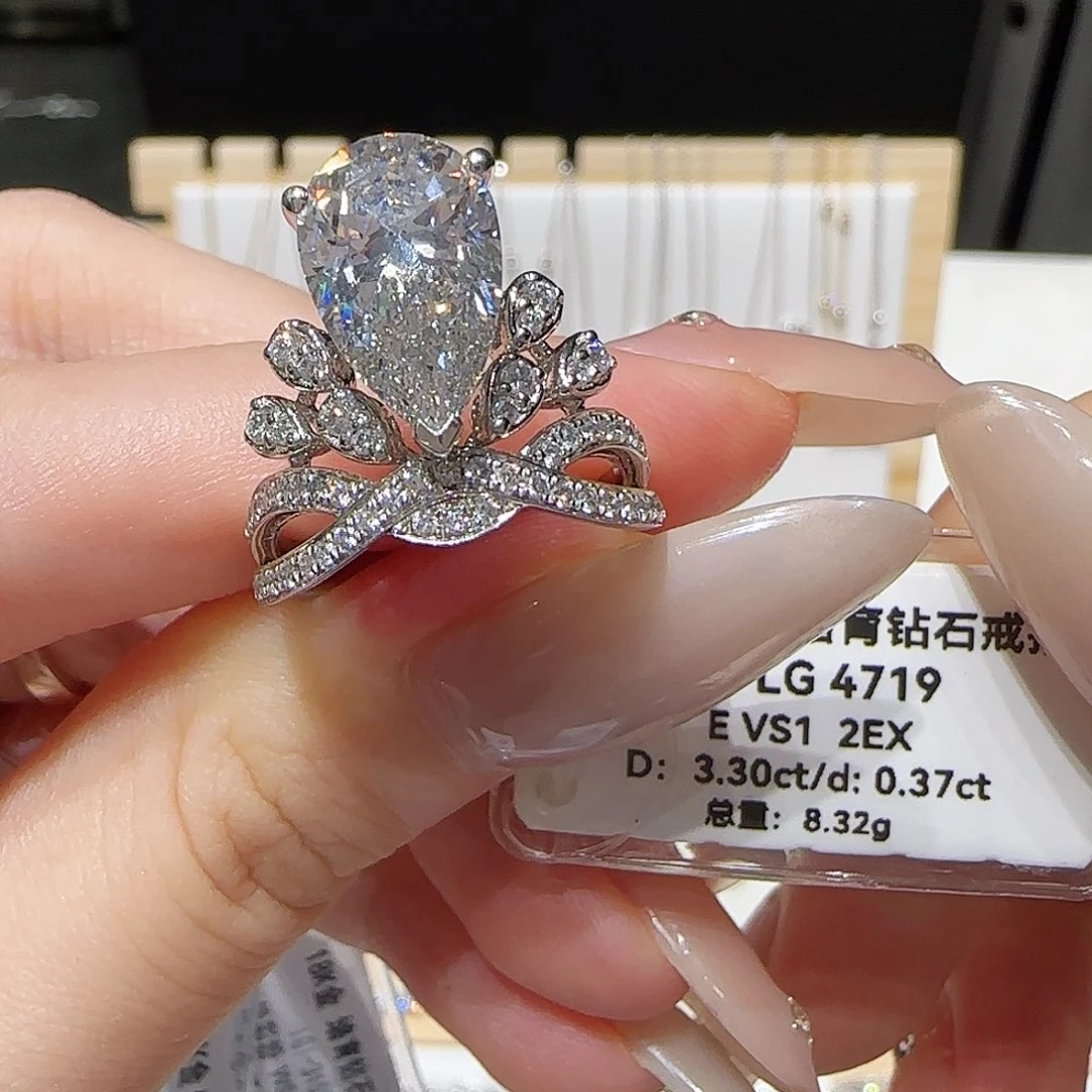 铂Pt950镶嵌实验室培育钻石3.3卡皇冠水滴 13