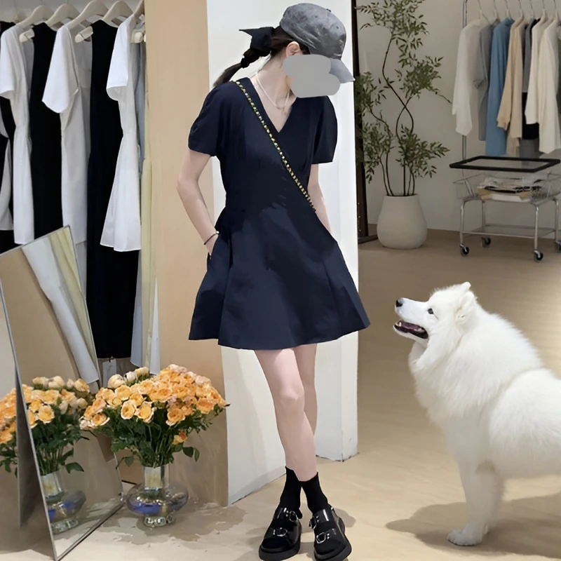 法式V领泡泡袖露背连衣裙女2025夏季新款网红爆款收腰显瘦A字短裙