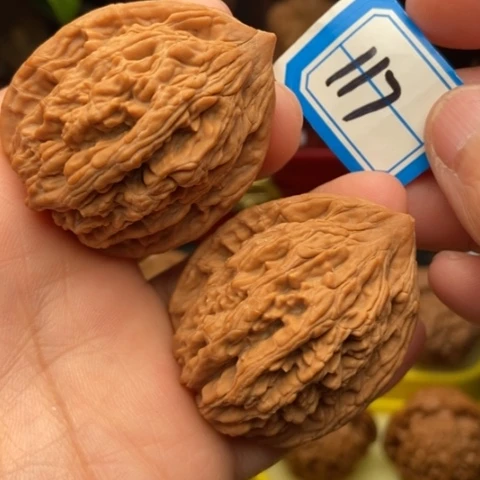 文玩核桃吊坠麦虎38