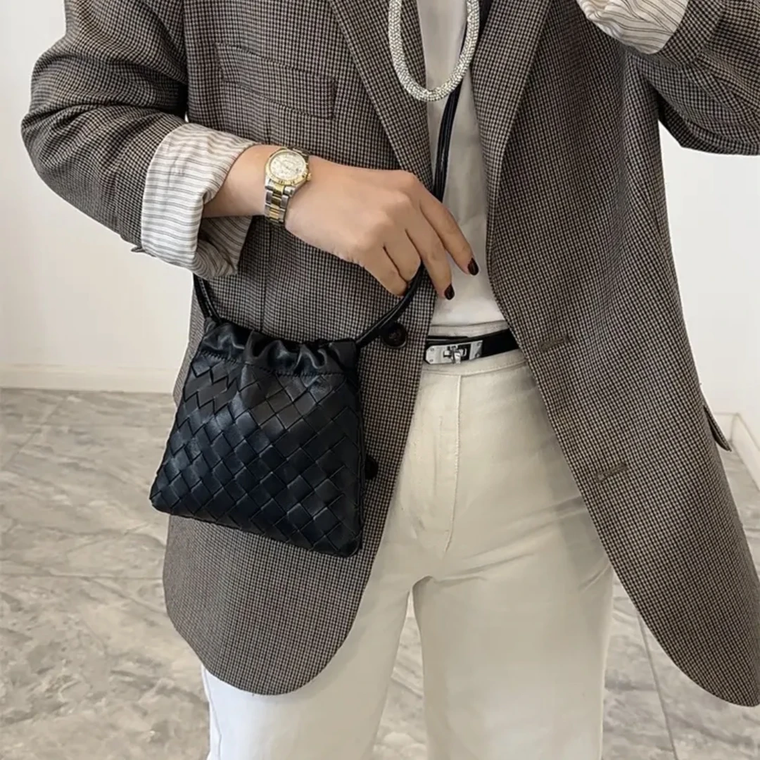 2025新款潮手工编织包B家真皮手机包女垃圾袋包迷你腋下包斜挎包