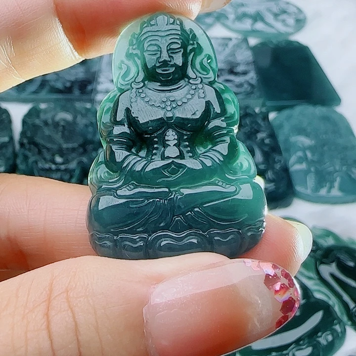 翡翠未镶嵌颈饰多样性发货天然的A货翡翠