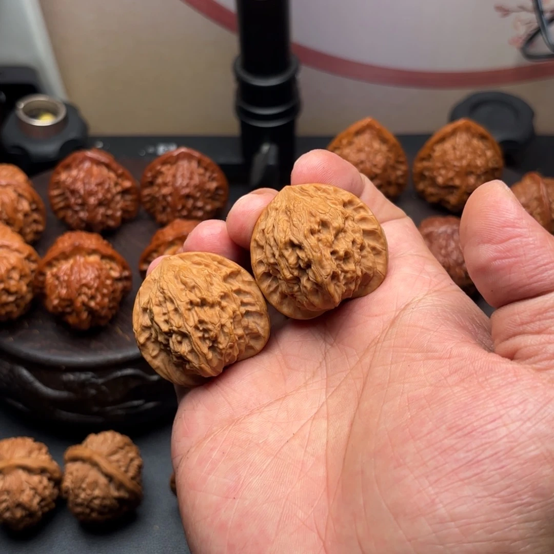 W***.文玩核桃把件凤眼（原生树）