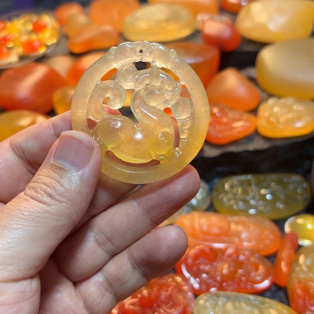 石英质玉挂件未镶嵌戈*石