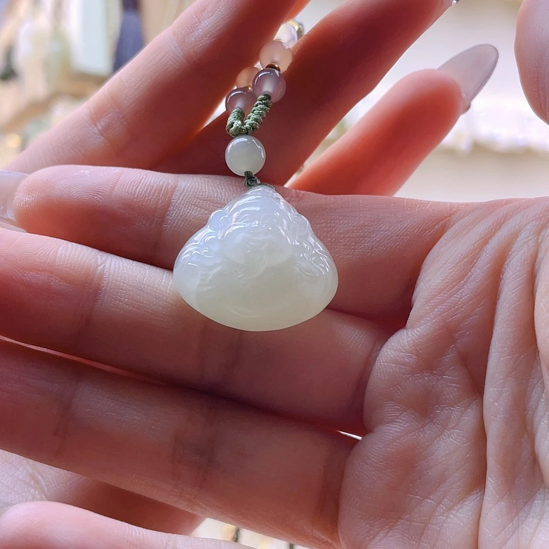 和田玉吊坠(赠链)未镶嵌下**趟