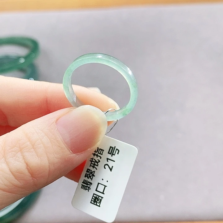 翡翠未镶嵌手镯（圆镯）