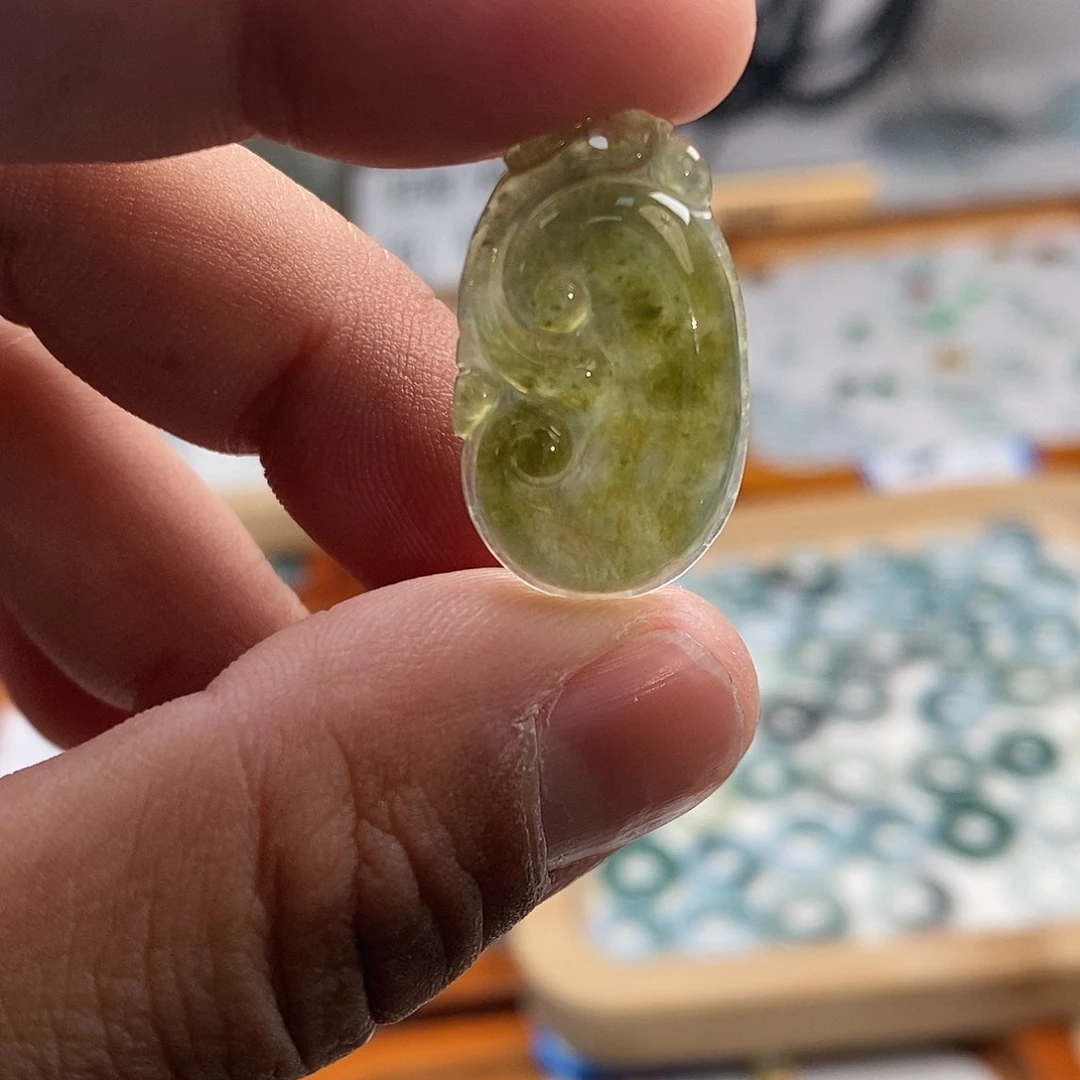 翡翠颈饰未镶嵌如意