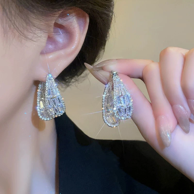 铜合金耳饰 闪锆设计款鱼尾耳钉2025年新款独特气质百搭轻奢耳环