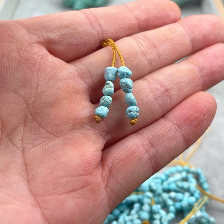 绿松石颈饰未镶嵌