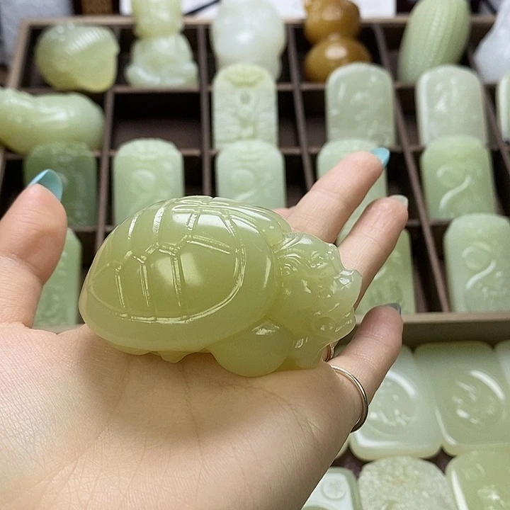 昆仑石龙龟手把件