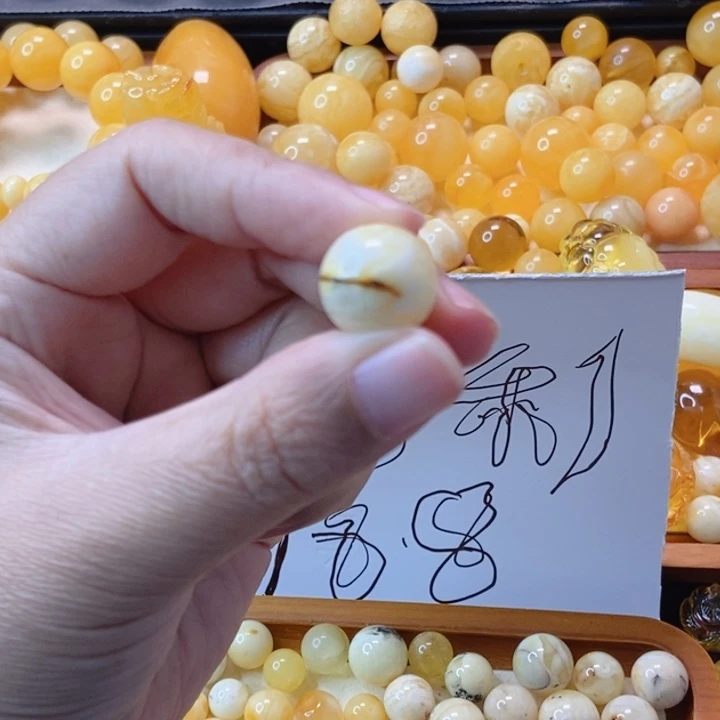 用***0琥珀未镶嵌颈饰天然蜜蜡