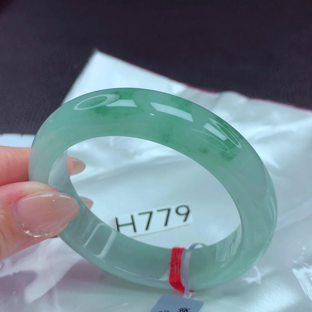 翡翠手镯未镶嵌手镯88