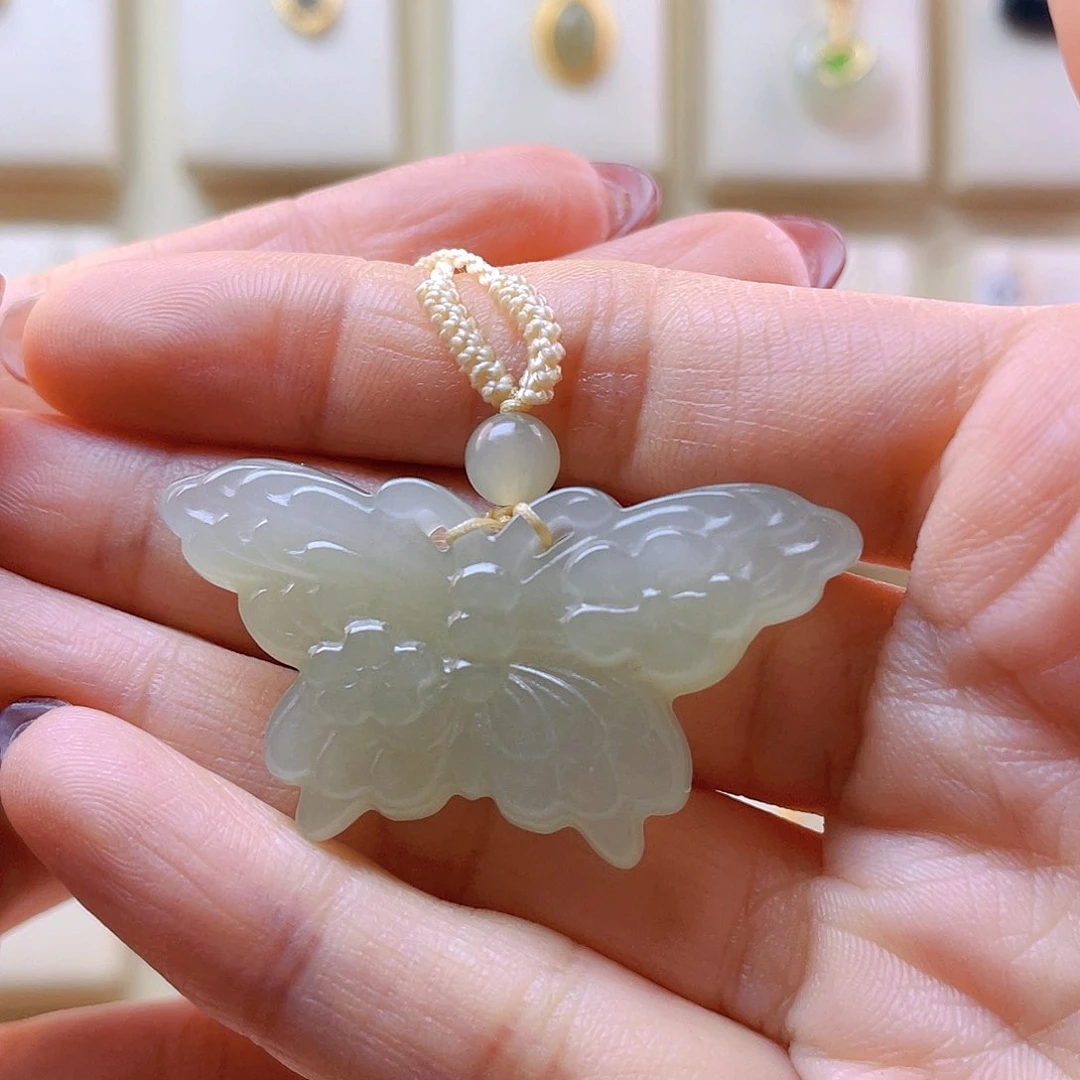 和田玉吊坠(赠链)未镶嵌蜡****?