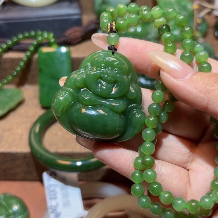 颈饰未镶嵌和田玉（碧玉）