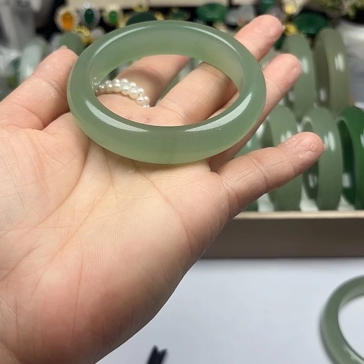 东陵石未镶嵌手镯