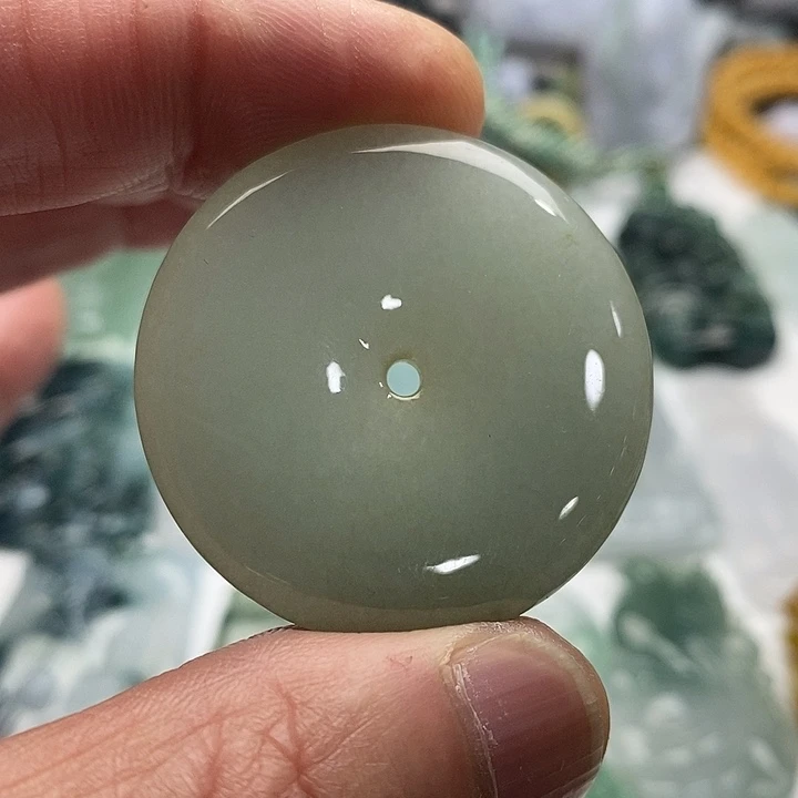 翡翠未镶嵌颈饰平安扣