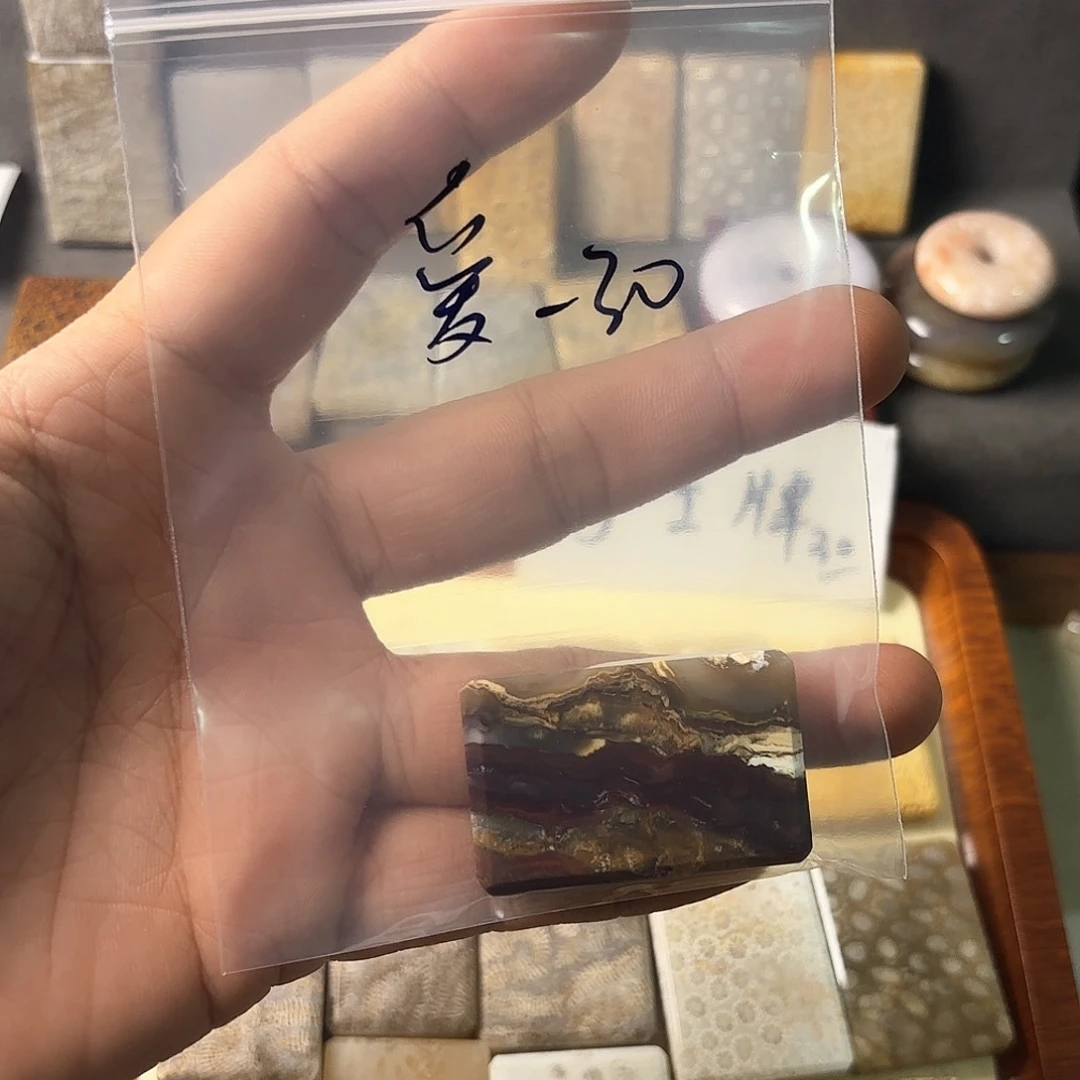 硅化玉颈饰未镶嵌爱****?