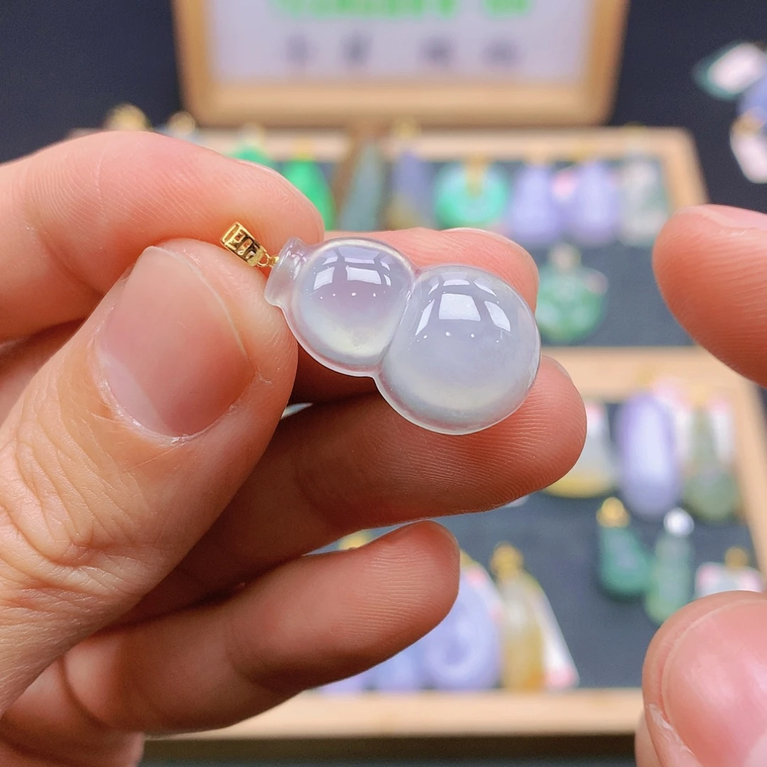 翡翠18K金镶嵌颈饰翡翠