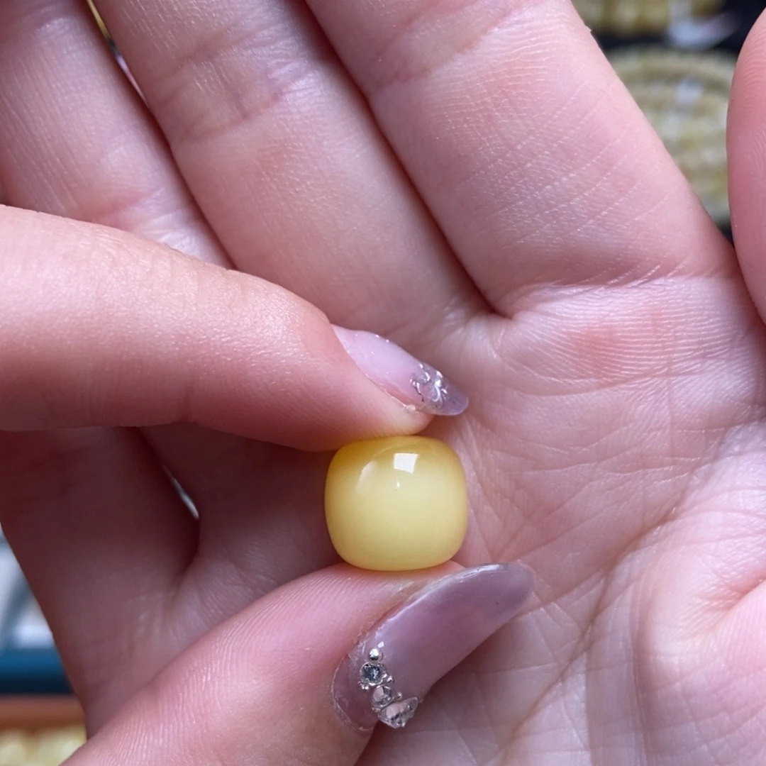 蜜蜡未镶嵌珠宝奇石11.2*10.2mm