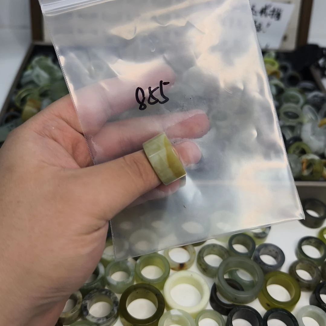 蛇纹石玉未镶嵌戒指