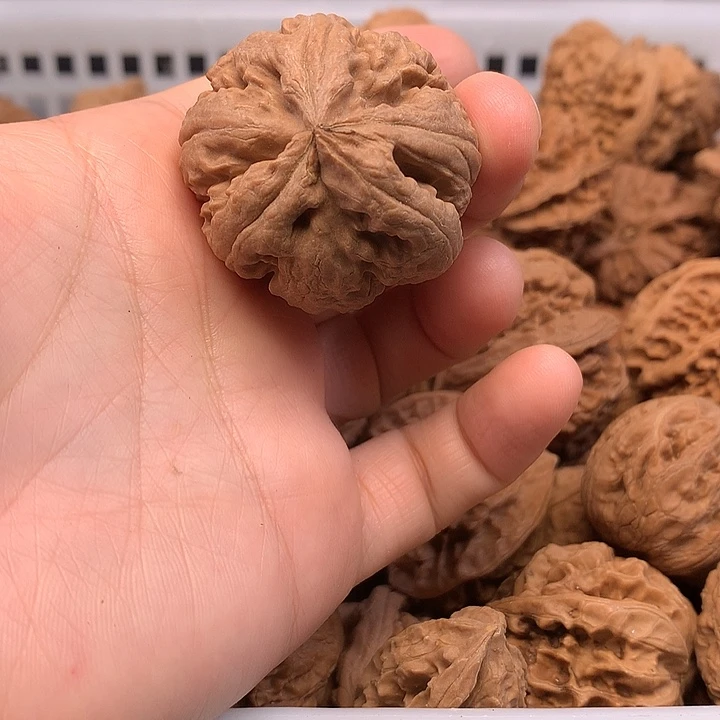 年***和文玩核桃吊坠文玩核桃