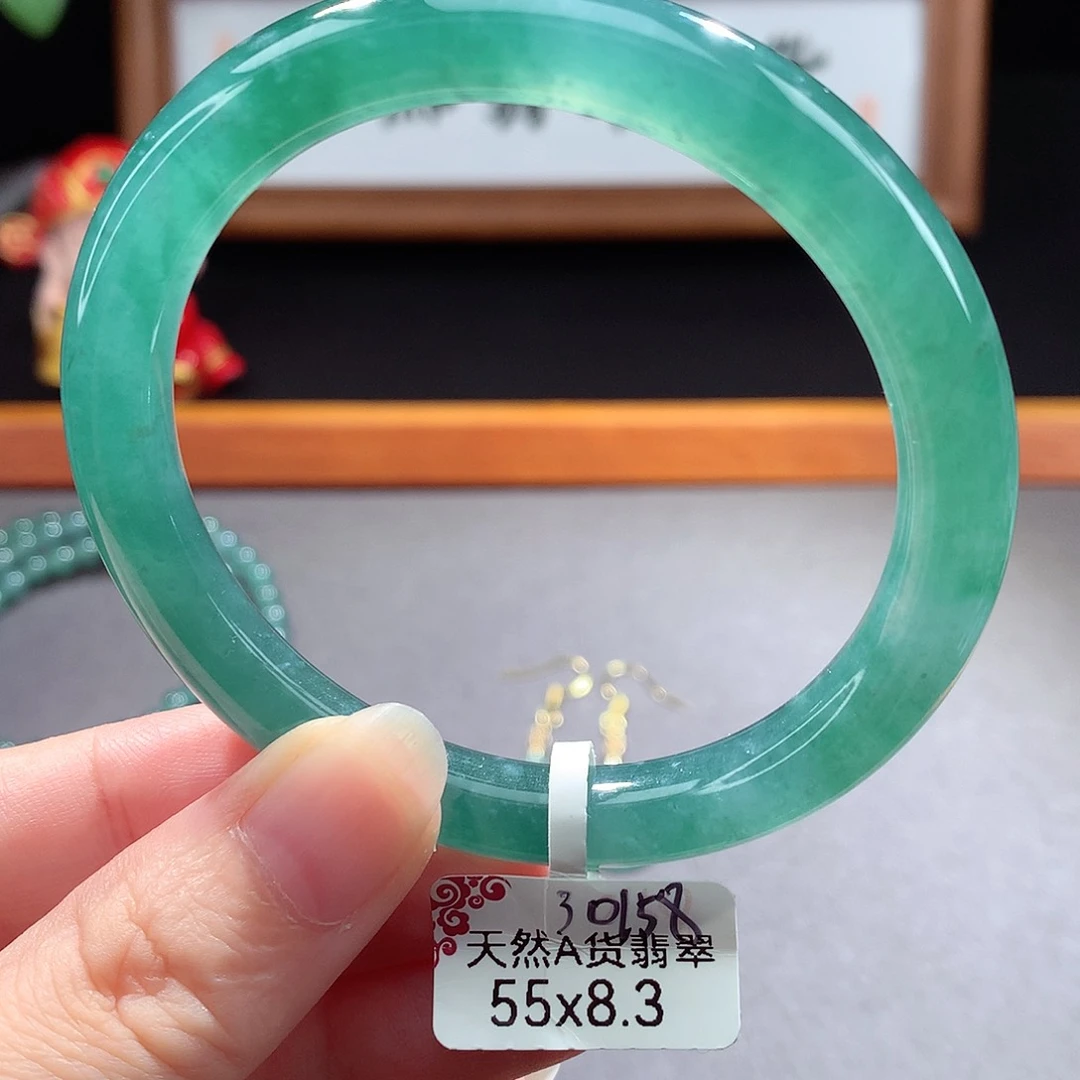未镶嵌手镯（圆镯）翡翠