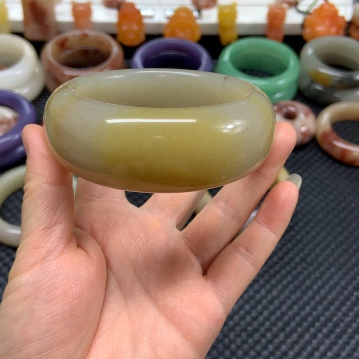 石英质玉未镶嵌手镯