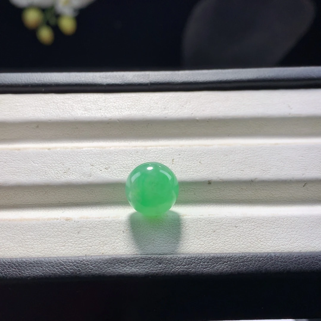 翡翠未镶嵌手串卡12亮阳绿