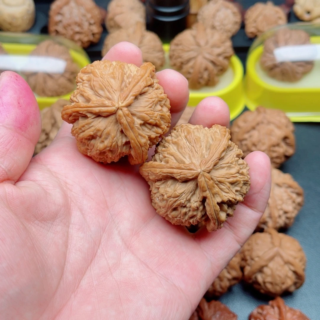 吊坠文玩核桃白狮子三棱43×43×42