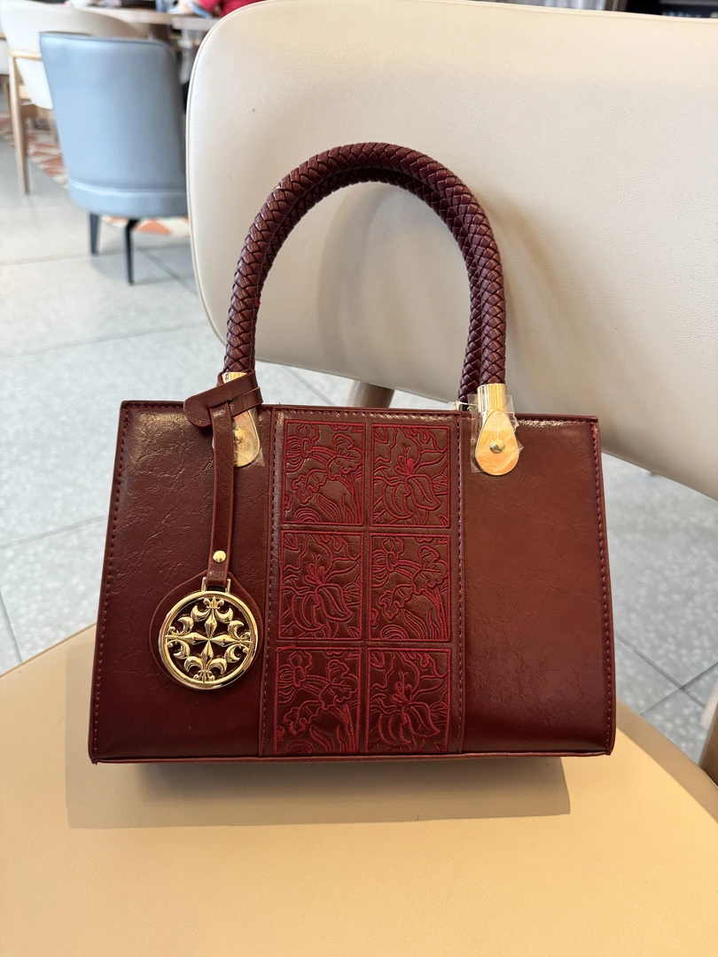 新中式国风刺绣手提包轻奢大气红色新娘结婚包礼物日常可用斜挎包