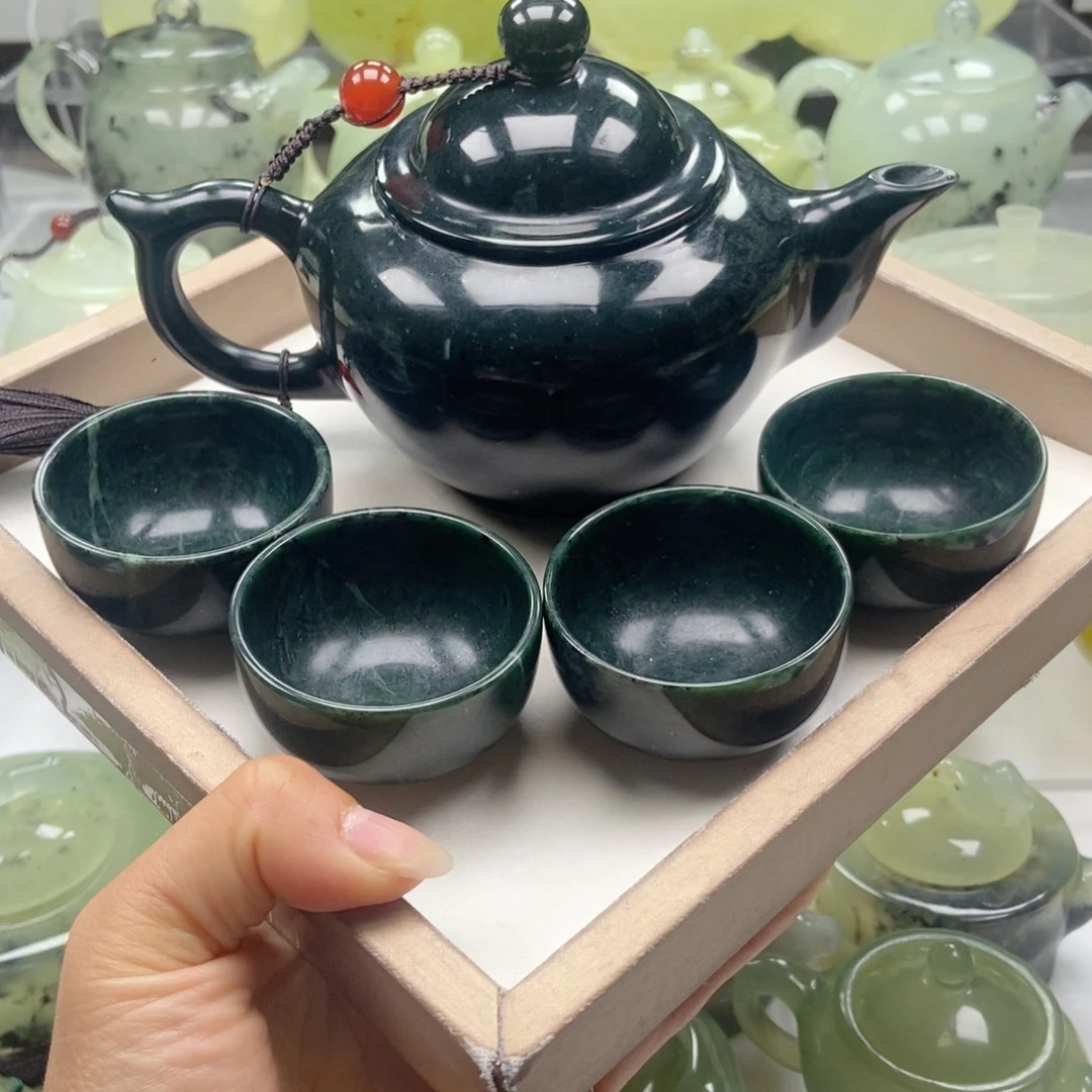蛇纹石玉未镶嵌壶