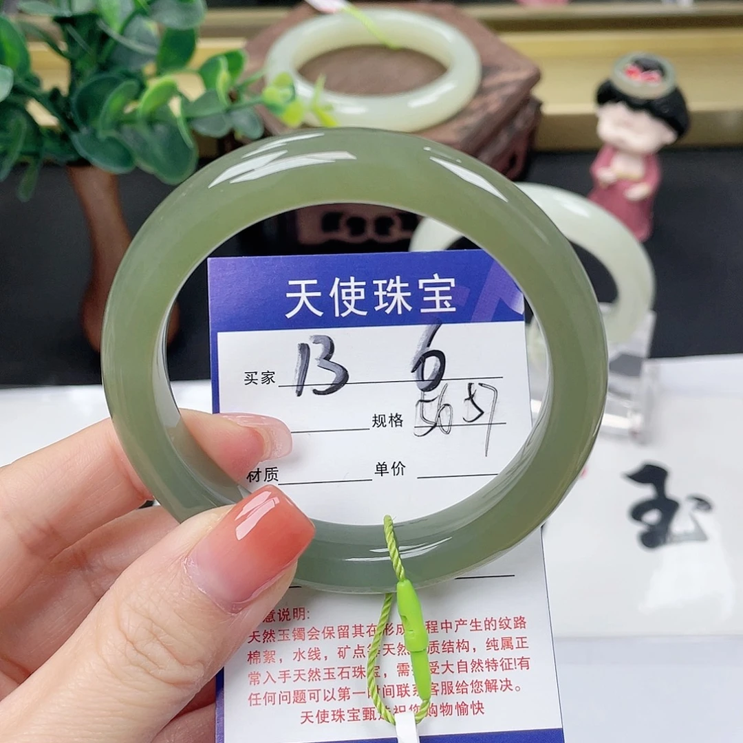 和田玉未镶嵌手镯