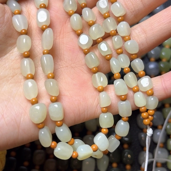 和田玉颈饰未镶嵌