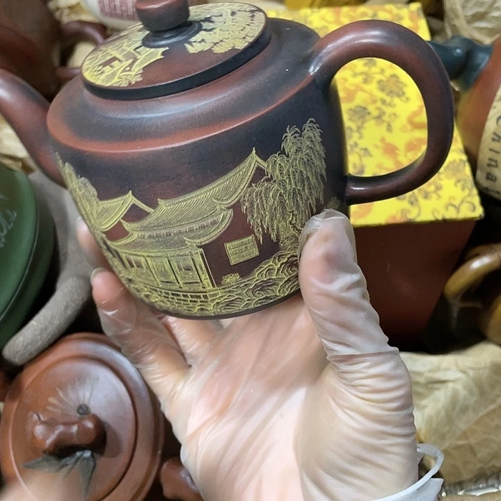 茶壶紫砂原矿泥料，手工制作一把紫砂壶。