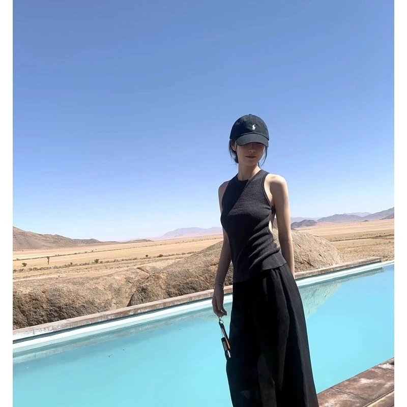 2025新款时尚休闲露背无袖背心女外穿修身显瘦百搭设计感上衣潮