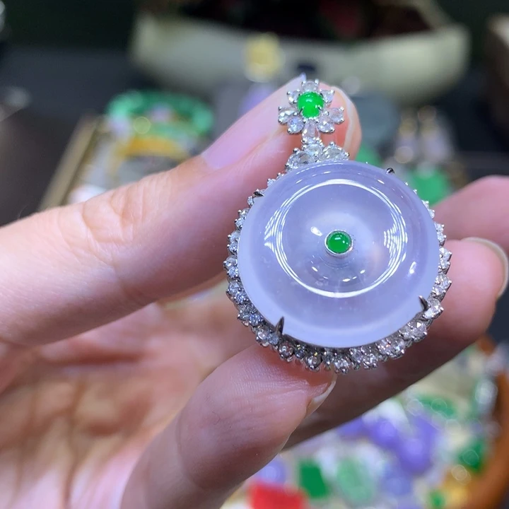 颈饰18K金镶嵌翡翠