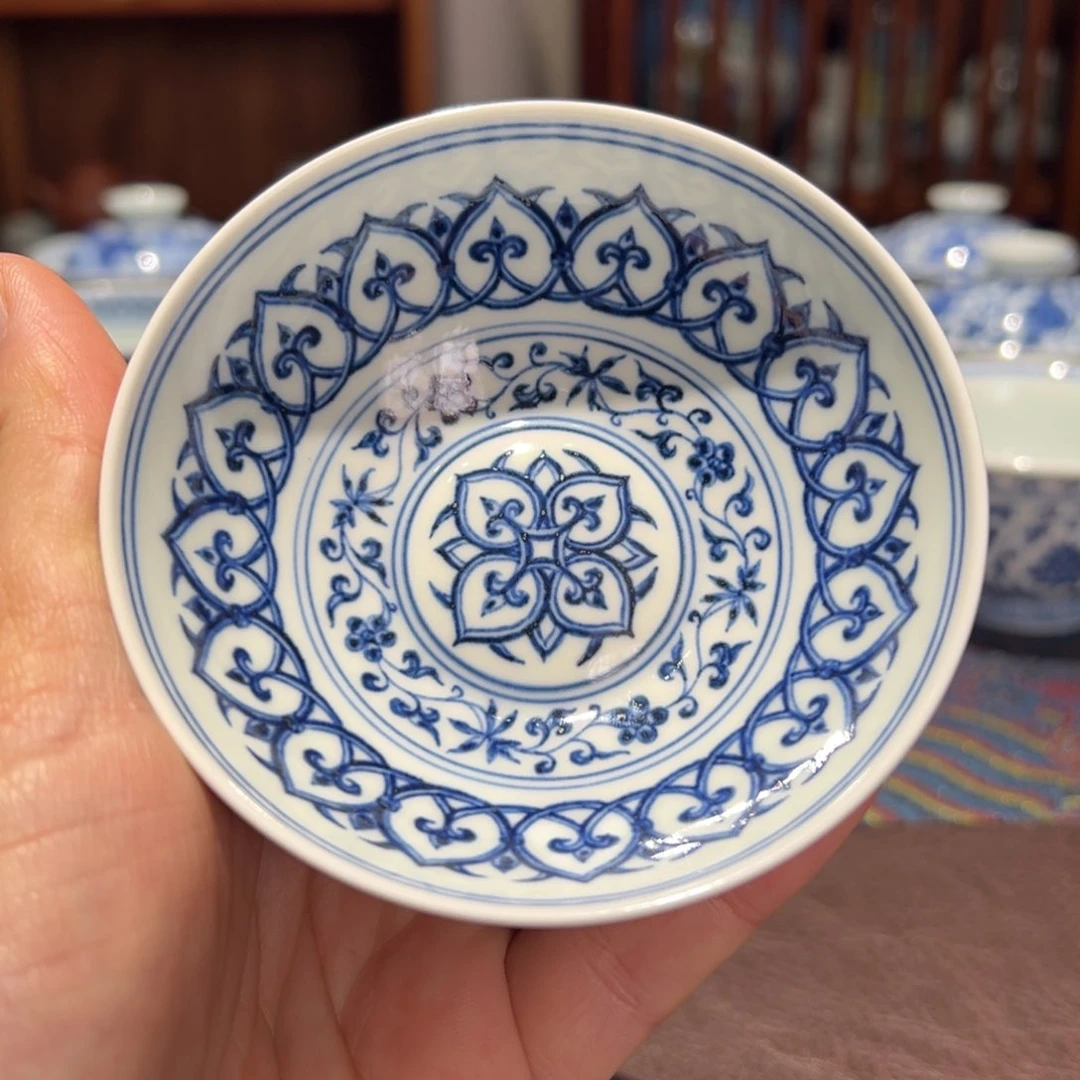 杯青花宝相卧足普洱杯口径约9.5厘米