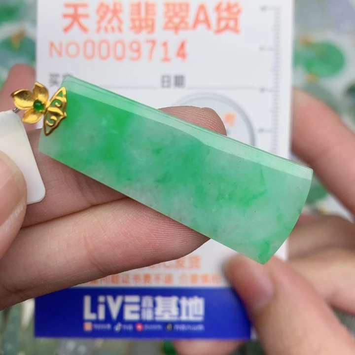 颈饰18K金镶嵌翡翠无事柱