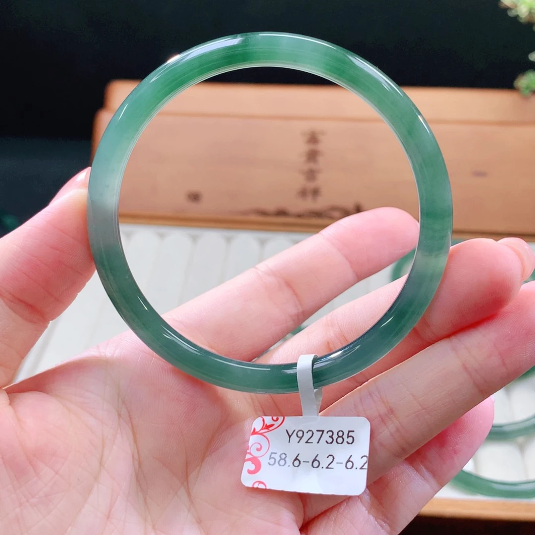 翡翠手镯（圆镯）未镶嵌
