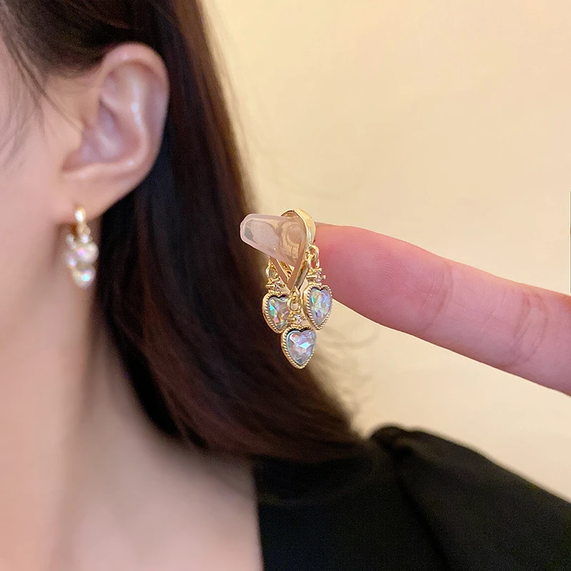 铜合金亚克力耳饰 轻奢小众韩国新款彩色水钻爱心耳环女ins高级设