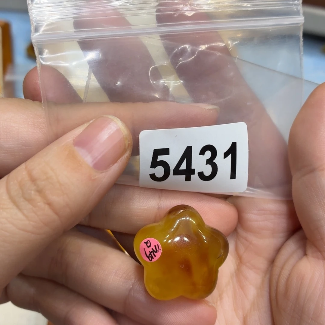 葡***哥琥珀未镶嵌珠宝奇石