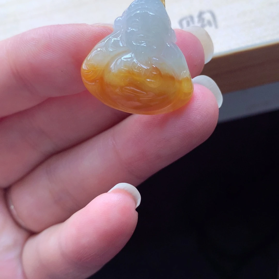 翡翠颈饰18K金镶嵌吊坠