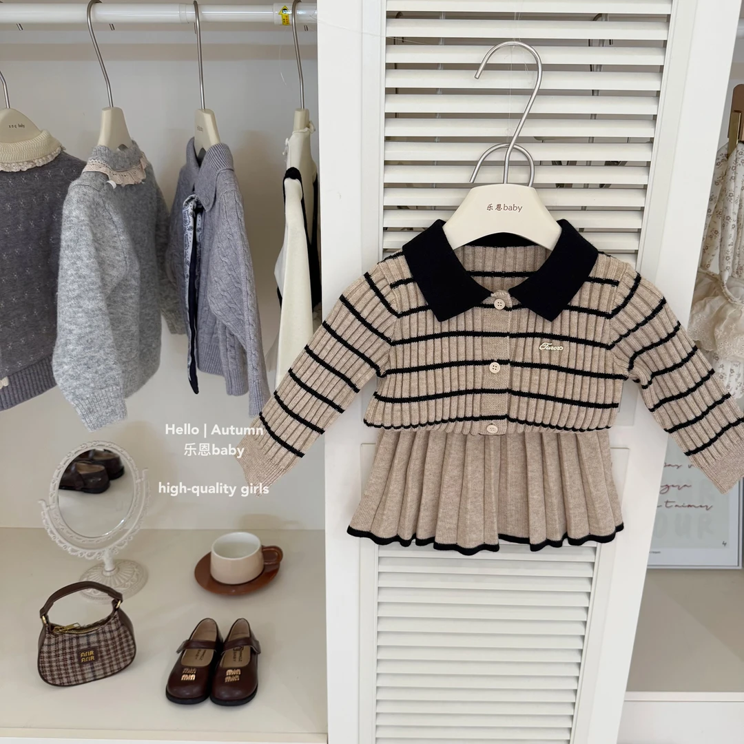 【乐恩童装】原创设计秋冬女童学院风咖色条纹针织毛衣百褶裙套装
