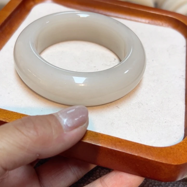 无非金属是太翠石英岩