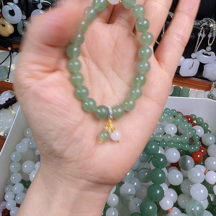石英质玉未镶嵌颈饰
