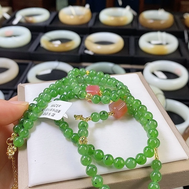 颈饰未镶嵌和田玉王*