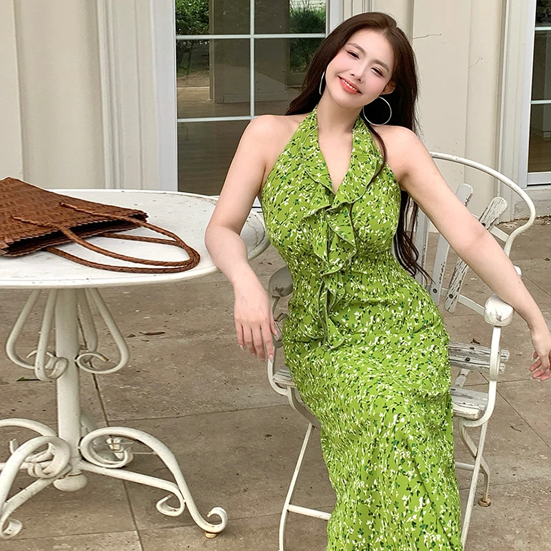 大码女装高级感穿搭法式复古度假绿色碎花挂脖连衣裙V领长裙2047